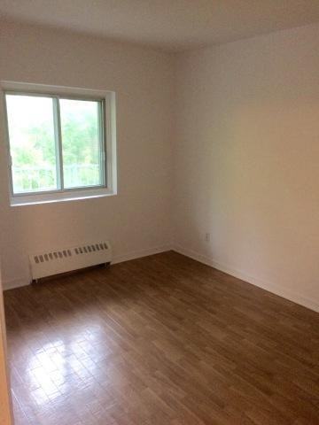 1700 Av Victoria - Photo 2 of 7