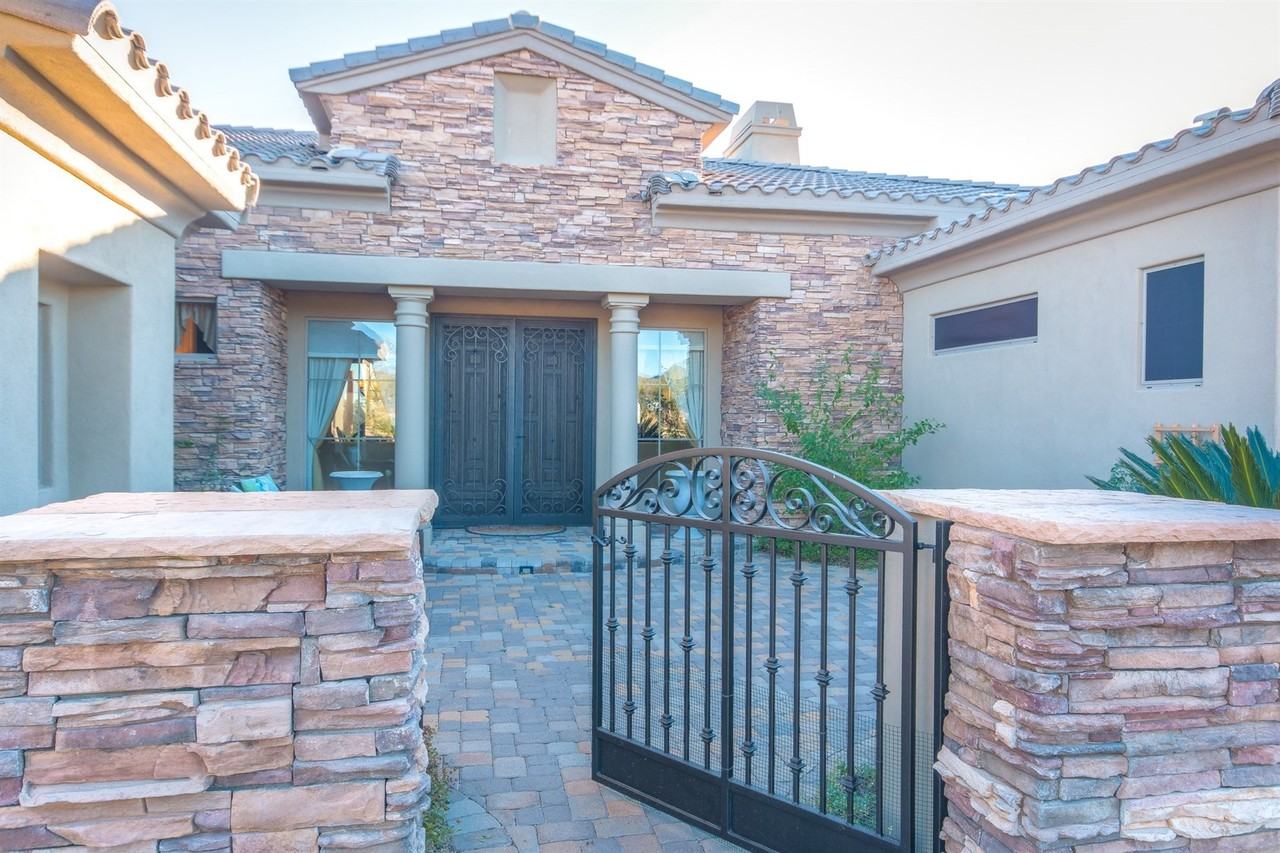 9705 E Suncrest Rd - Photo 3 of 41