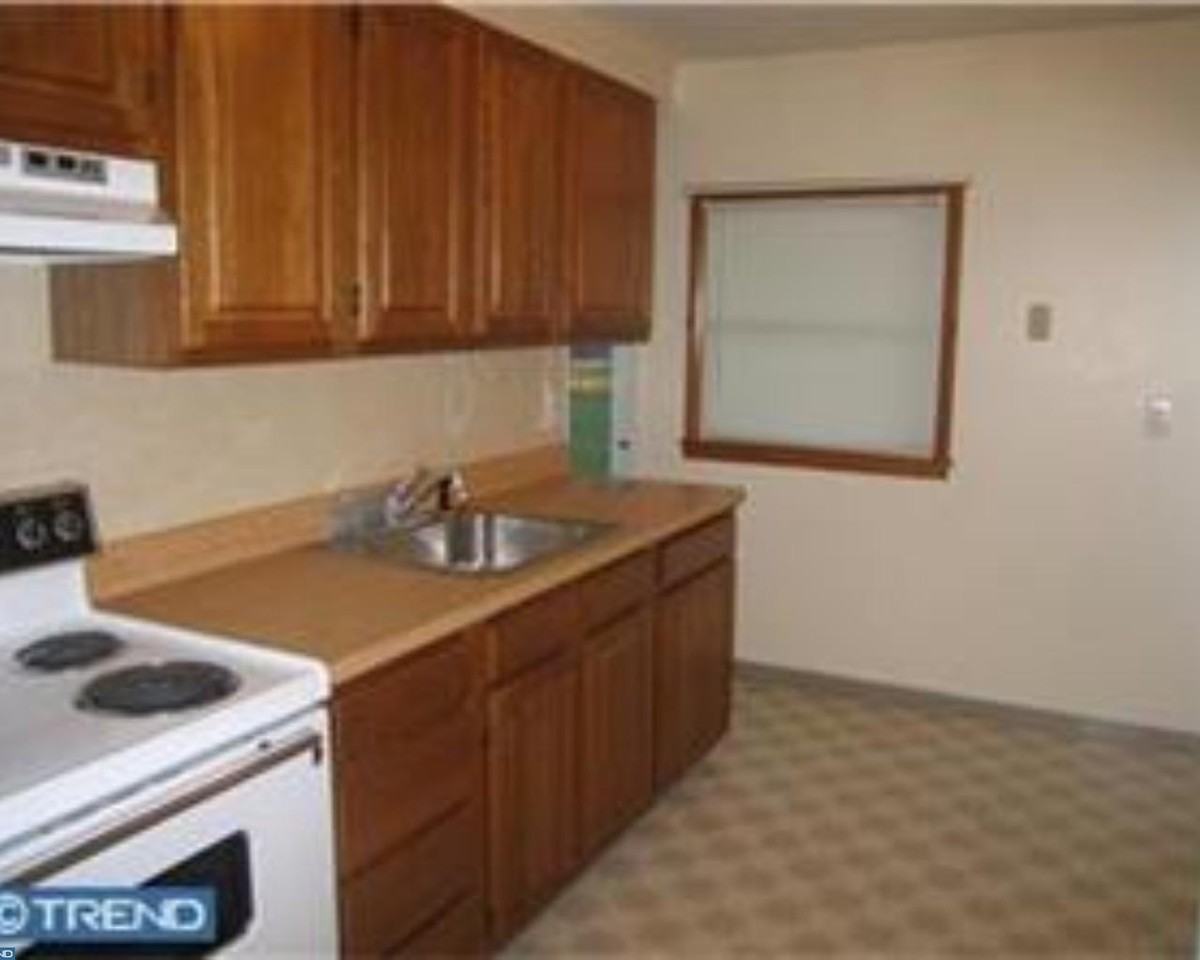 327 Austin Dr - Photo 3 of 7