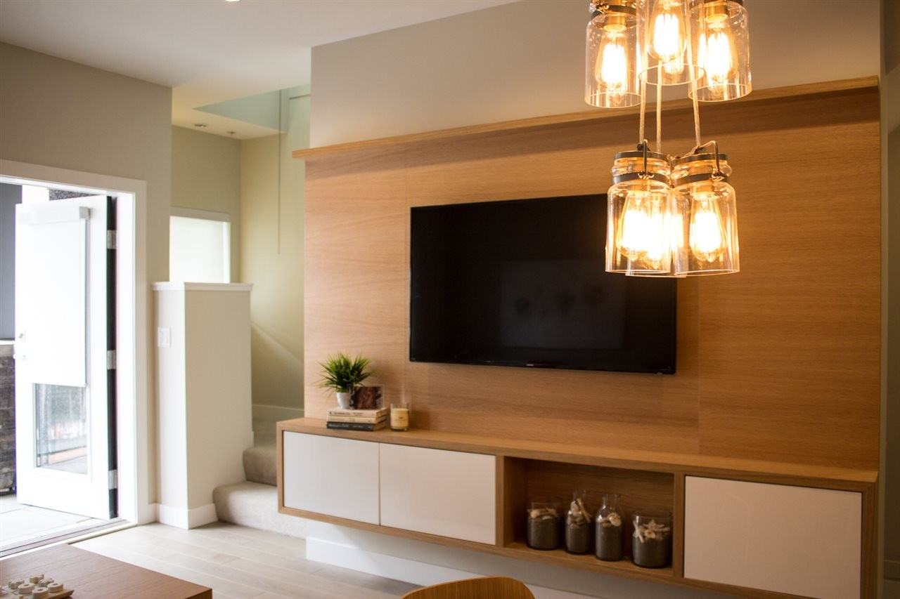 1738 55a St #208 - Photo 3 of 9