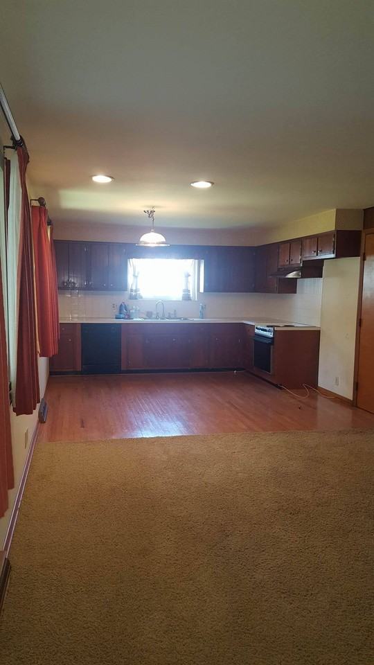 1222 Parkway Dr - Photo 3 of 9