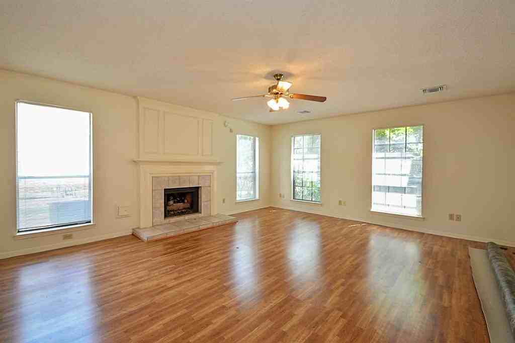 103 Sandy Shore Dr - Photo 2 of 23