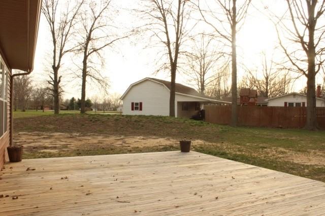 929 Caprice Rd - Photo 3 of 32