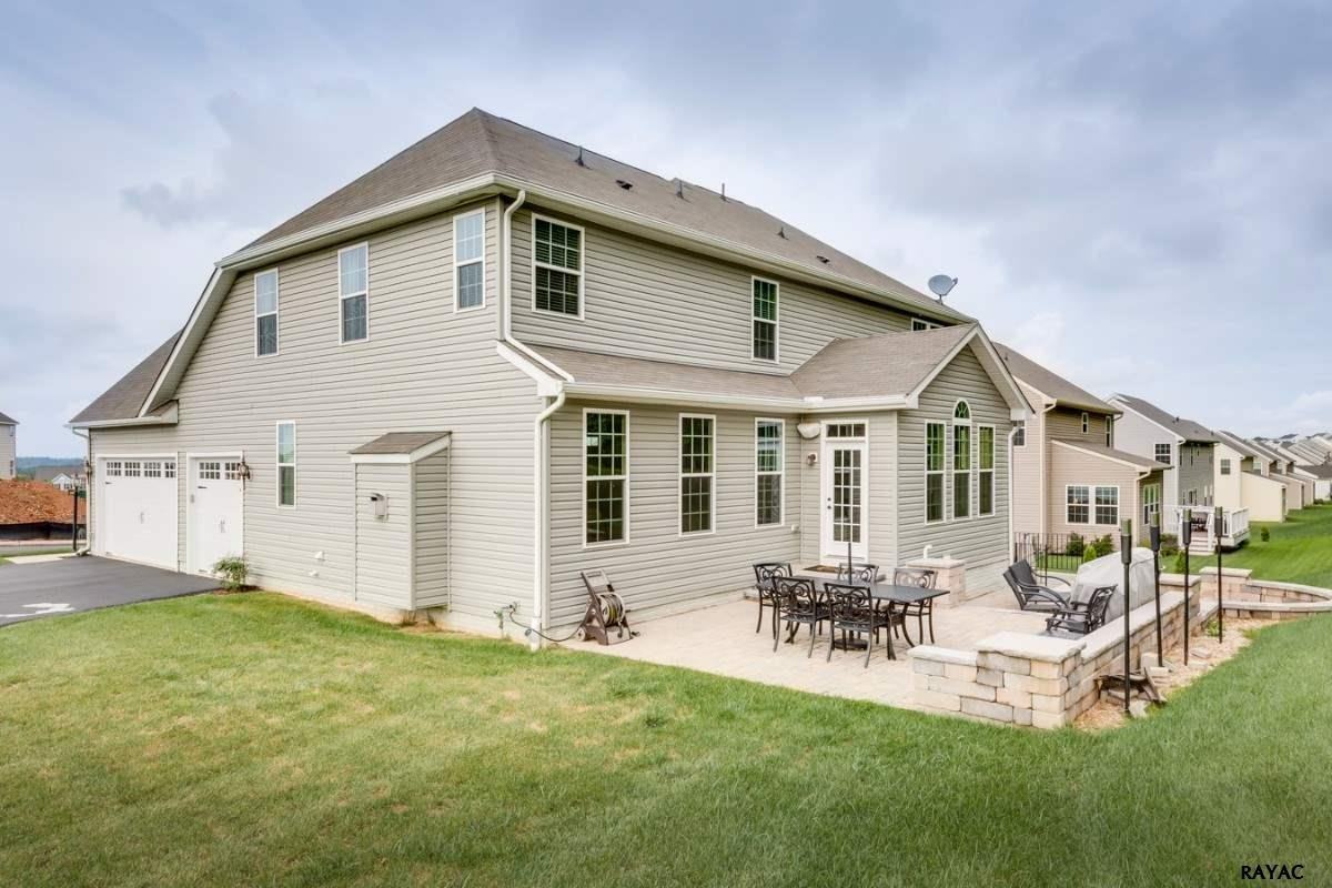 1031 Countryside Rd - Photo 3 of 35