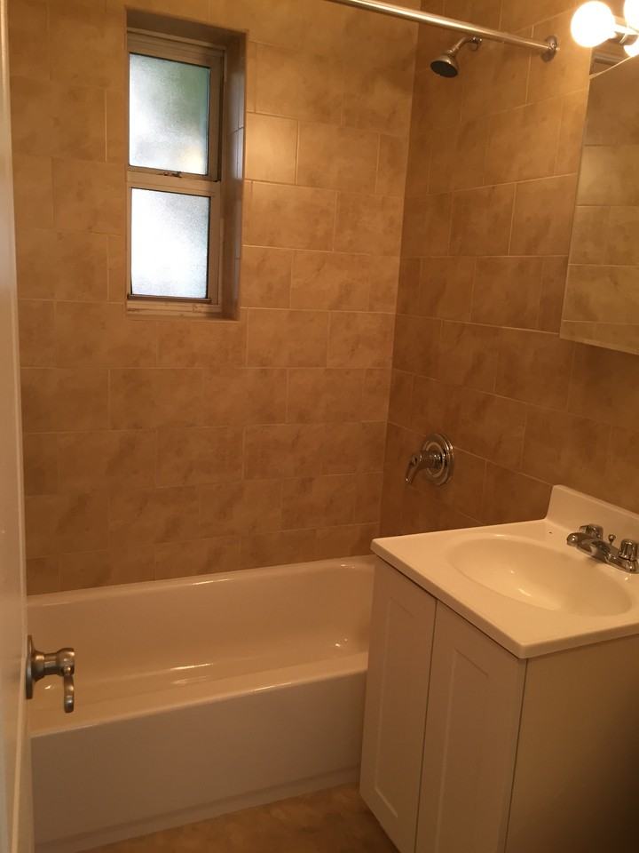 492 Howard Ave #2B - Photo 3 of 8