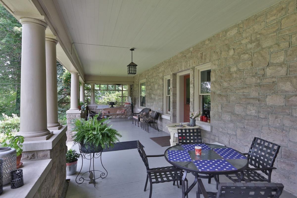 223 Madison Ave - Photo 3 of 19