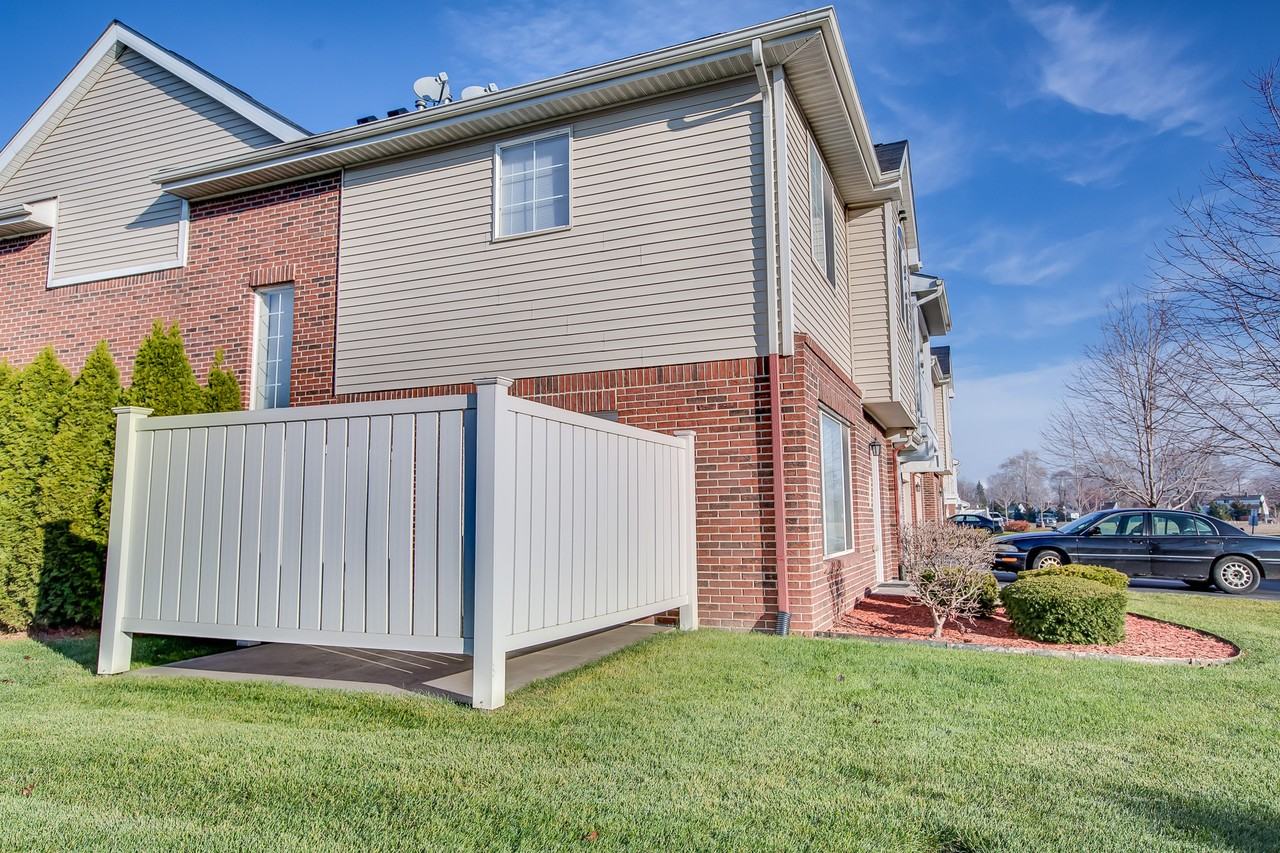 3336 North Pointe Boulevard - Photo 2 of 22