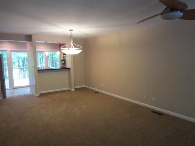 918 Club Cir - Photo 2 of 10