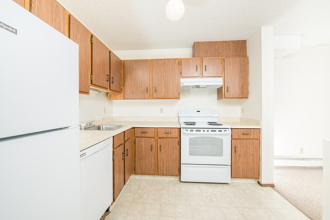 DALY GROVE Apartments 2203 38 St NW, Edmonton, AB T6L 4E5 Zumper