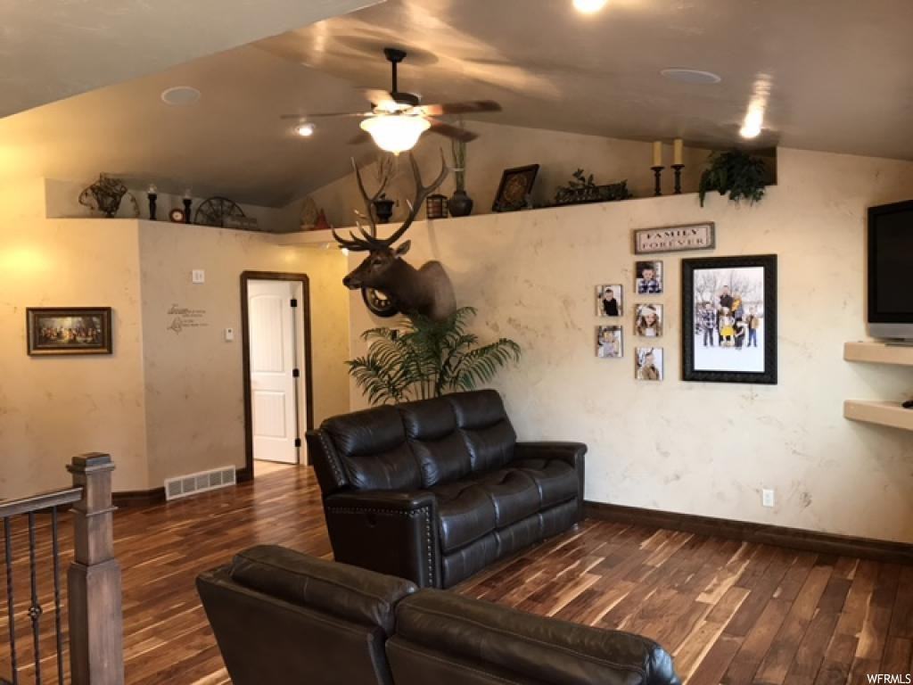 769 30 E - Photo 3 of 8