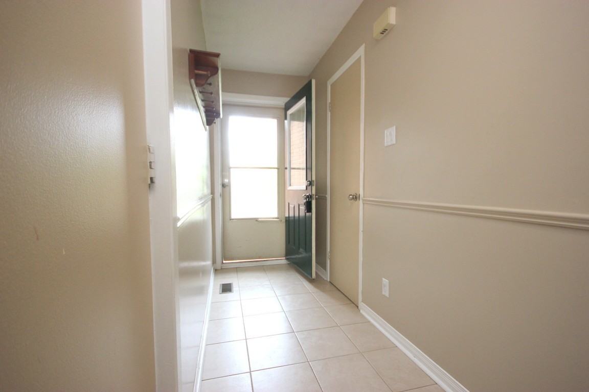 1551 Hoskins Crescent Apartments in Fallingbrook, Ottawa, ON K4A 2J3