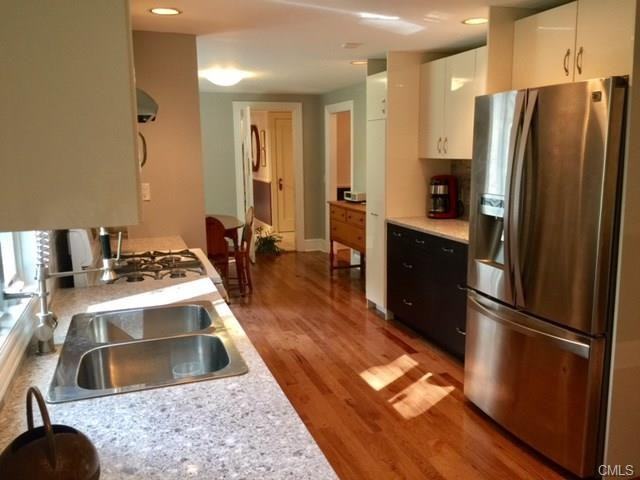 262 Newtown Turnpike - Photo 2 of 25
