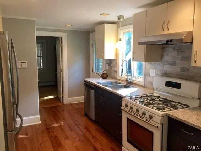 262 Newtown Turnpike - Photo 3 of 25