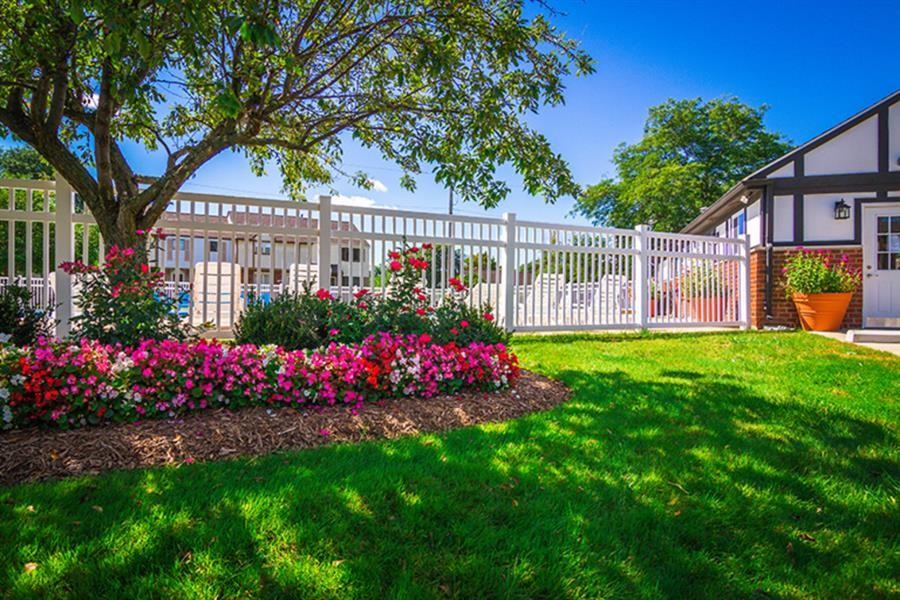 Maple Creek Apartments - Photo 3 of 16