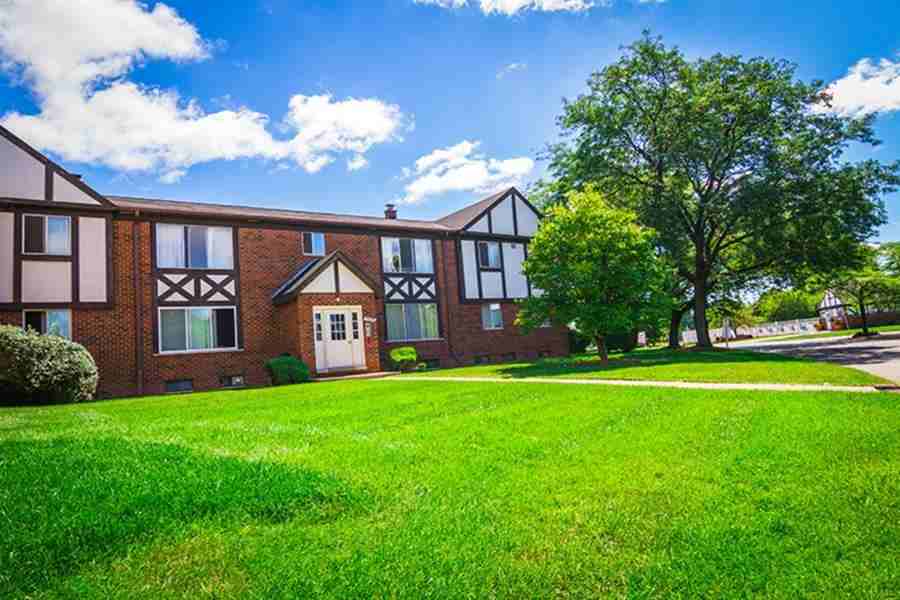 Maple Creek Apartments - Photo 2 of 16