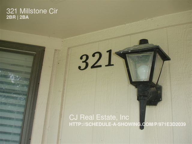 321 NW Millstone Cir