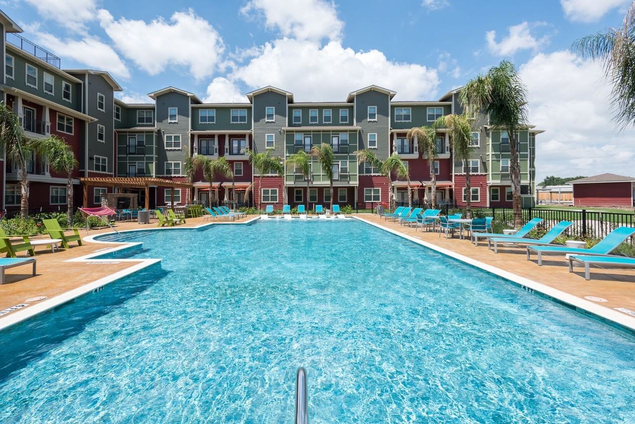 Gateway on Cullen - Photo 2 of 40