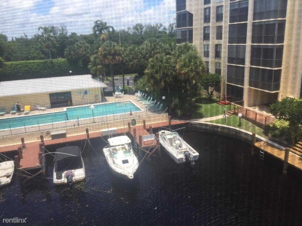 21 Royal Palm Way - Photo 2 of 14