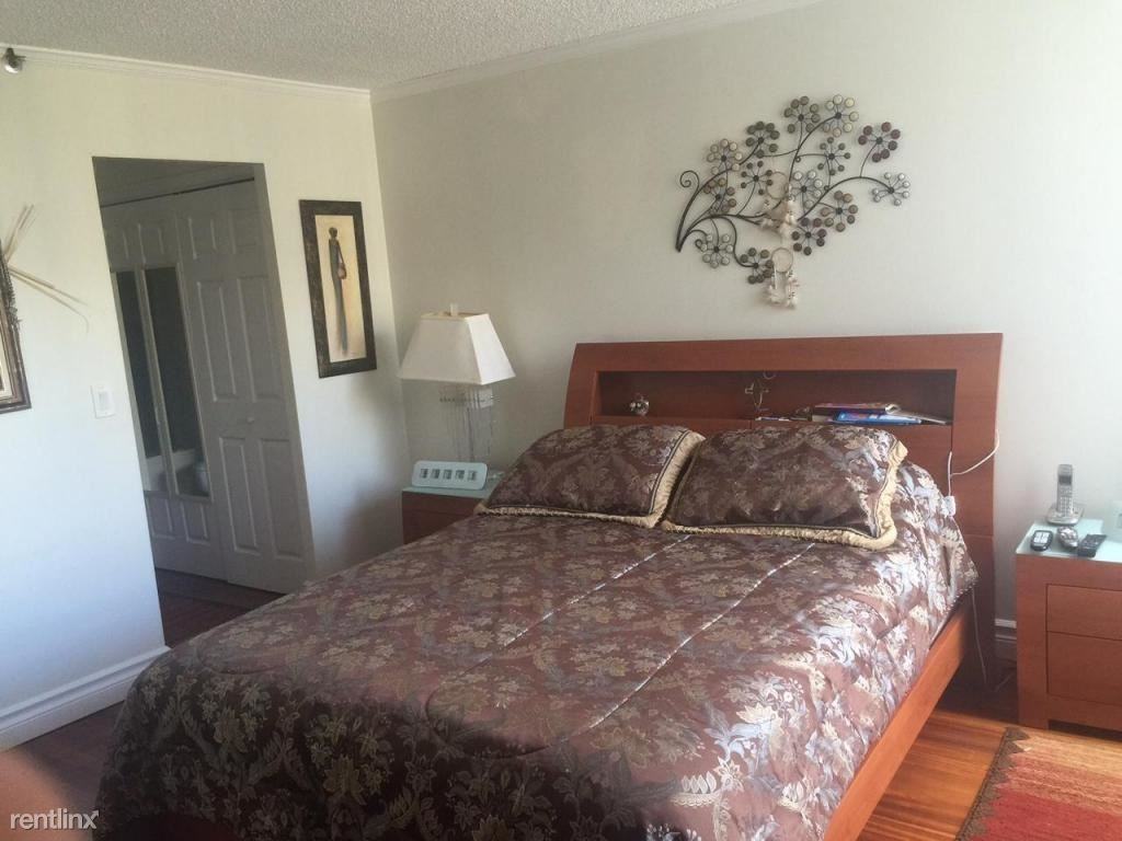 21 Royal Palm Way - Photo 3 of 14