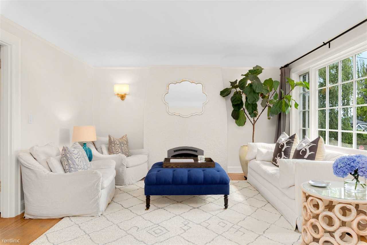 1523 39th Ave E - Photo 3 of 21