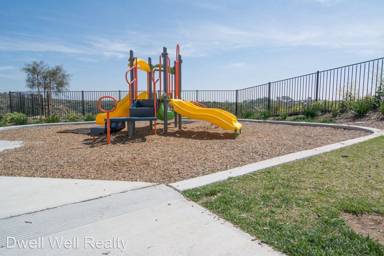 1760 Saltaire Pl #2 - Photo 2 of 24