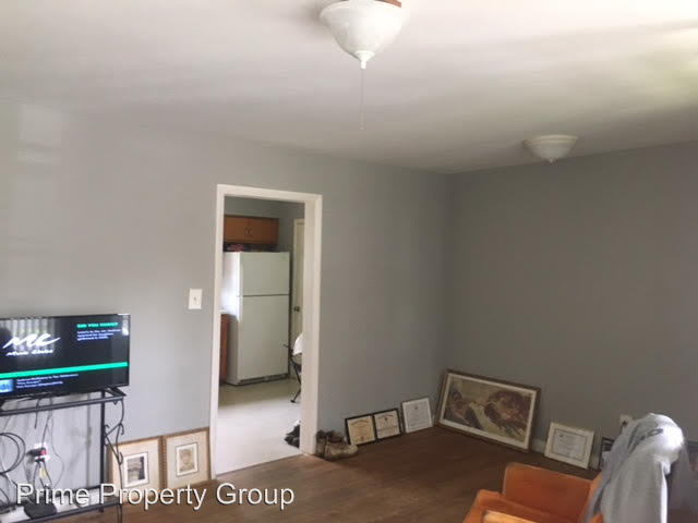1106 W Green St - Photo 3 of 7