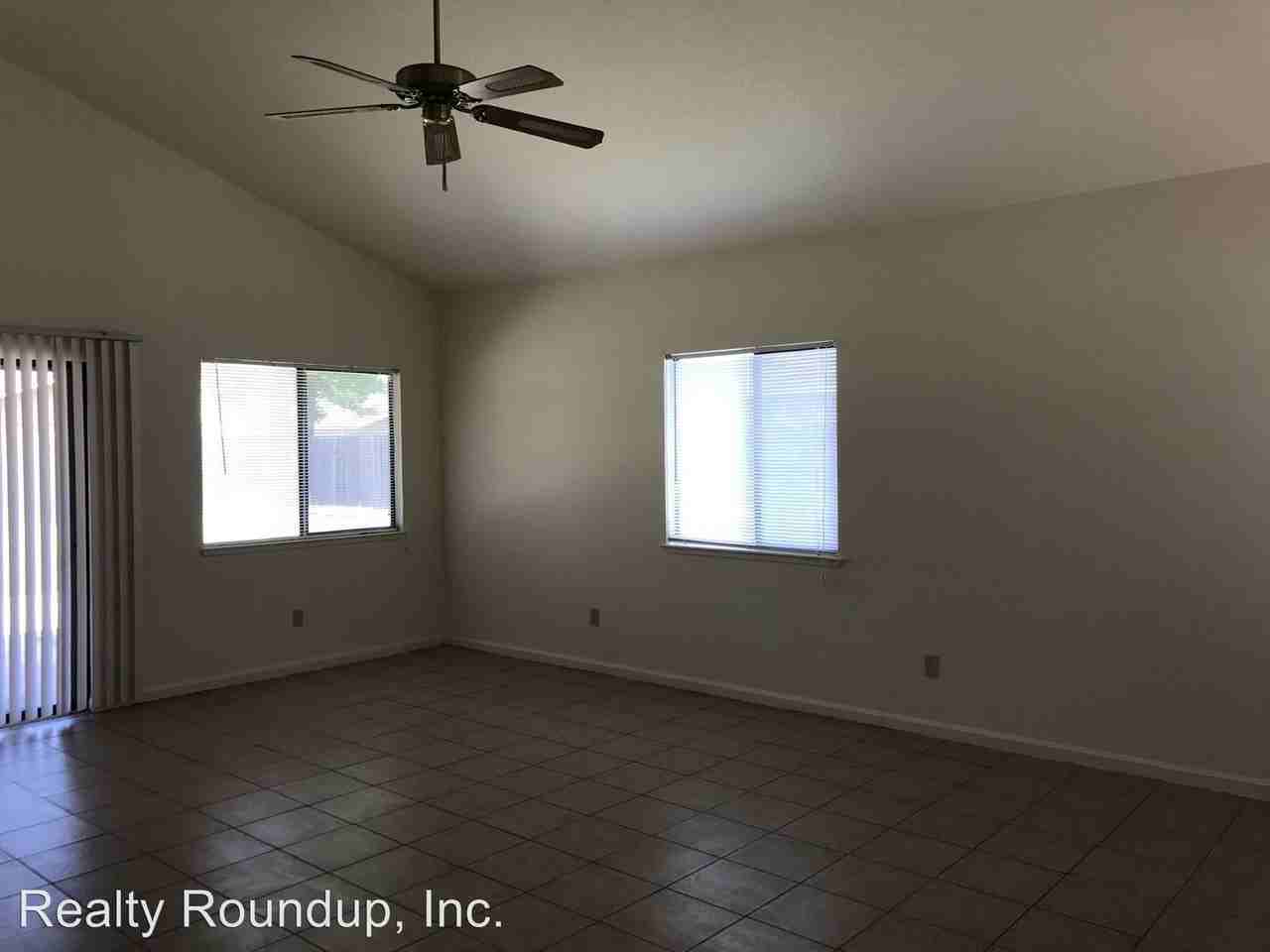 593 Sandpiper Cir - Photo 3 of 40