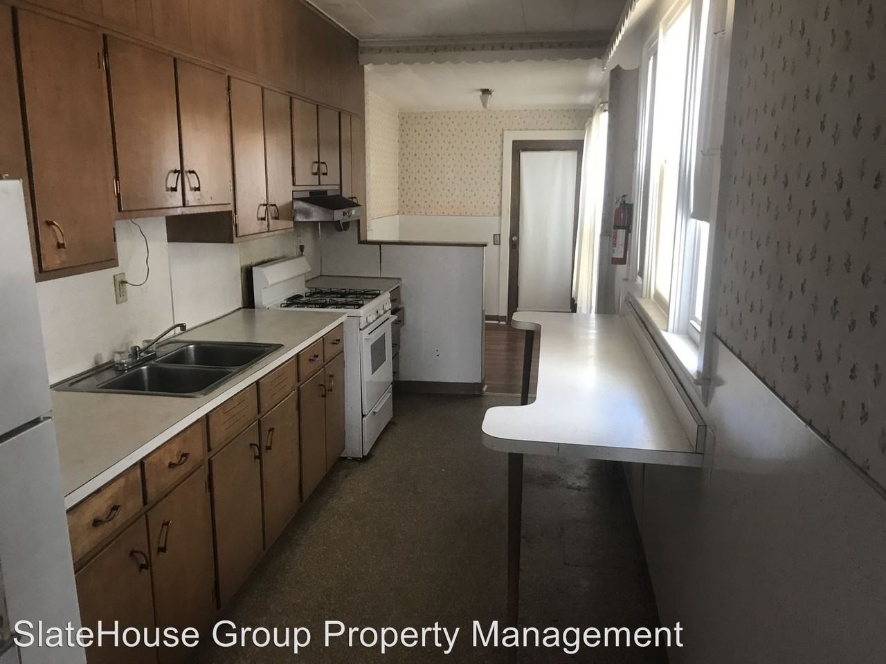 320 Miller St - Photo 3 of 10