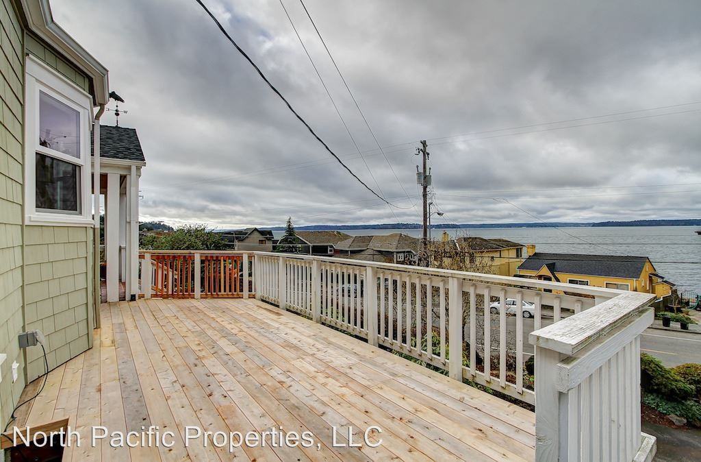 5068 Beach Dr SW - Photo 3 of 17