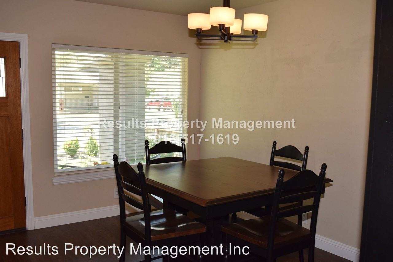 414 Grove St - Photo 3 of 12