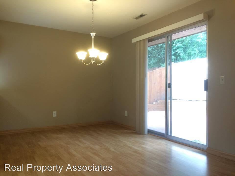 18206 NE 92nd St - Photo 3 of 21