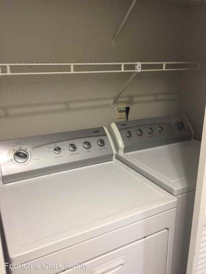 9154 Sawyer Brown Rd - Photo 2 of 3