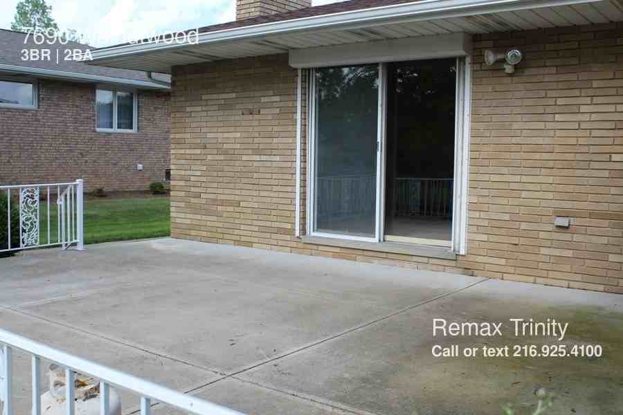 7690 Walnutwood Dr - Photo 3 of 20