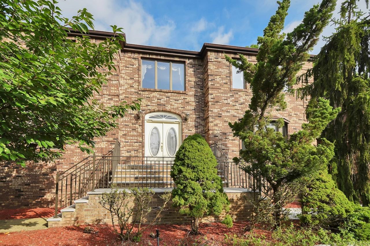 28 Pondside Ct - Photo 3 of 16