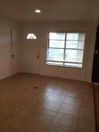321 N Houston St - Photo 2 of 21