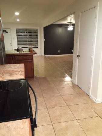 321 N Houston St - Photo 3 of 21