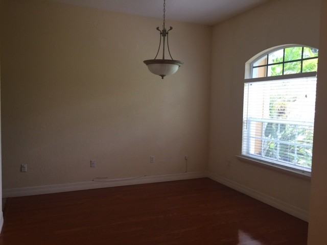 7815 N Cameron Ave - Photo 3 of 24