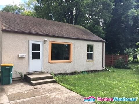 1015 S Sibley Ave - Photo 2 of 9