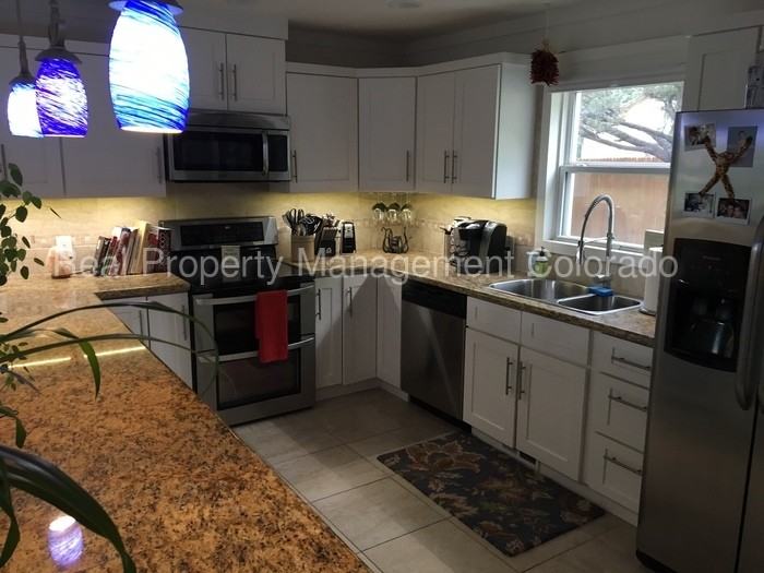 1134 E Madison St - Photo 3 of 8