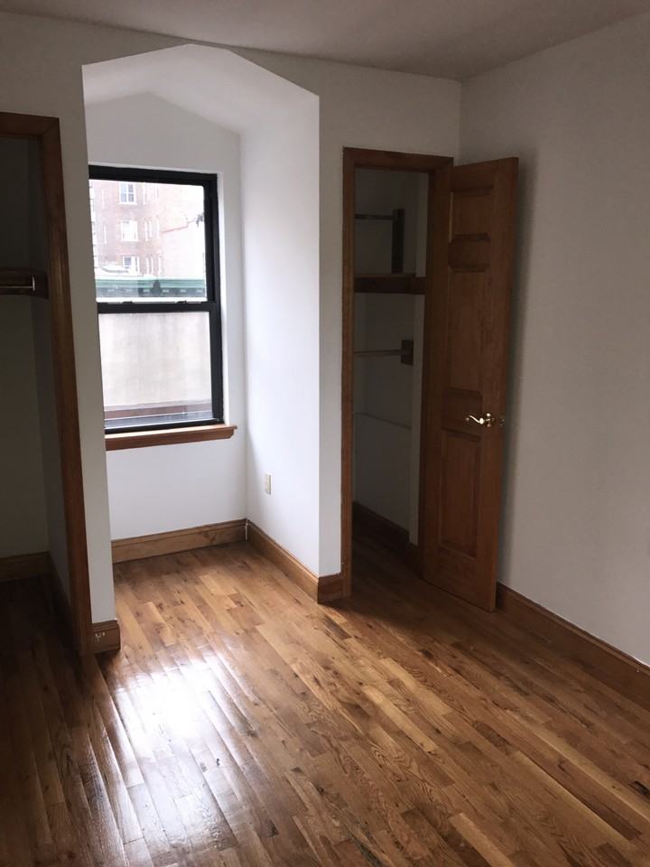 Broadway & W 109th St #32