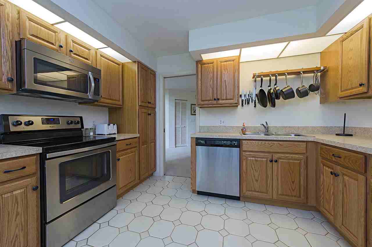 27131 Oakwood Lake Dr - Photo 3 of 8