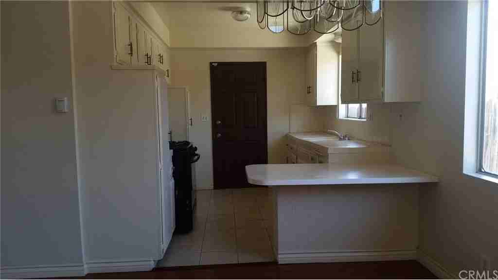 15418 Larch Ave - Photo 2 of 8