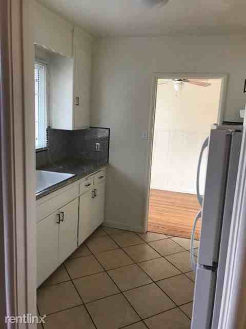 2033 High St - Photo 3 of 8