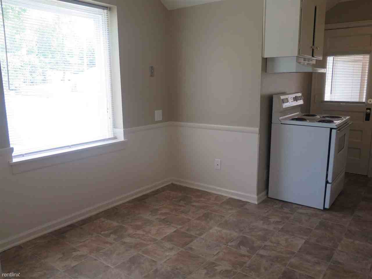 8601 Summit St - Photo 3 of 13