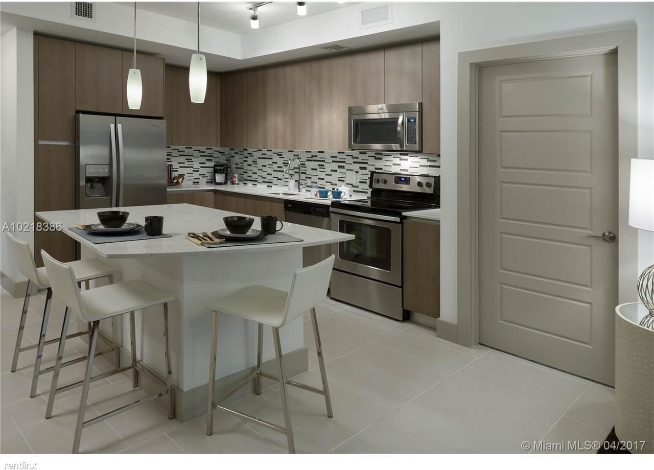 Monarc at Met3 - Photo 2 of 6