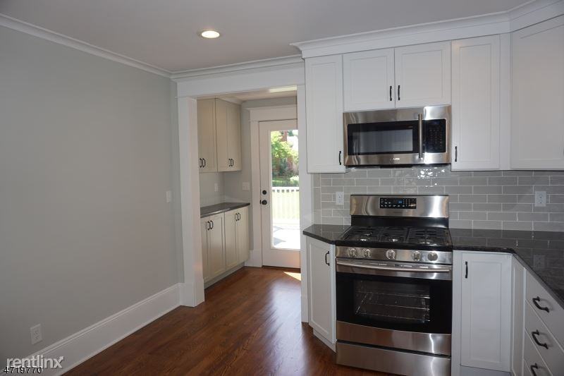 404 Green St - Photo 3 of 20