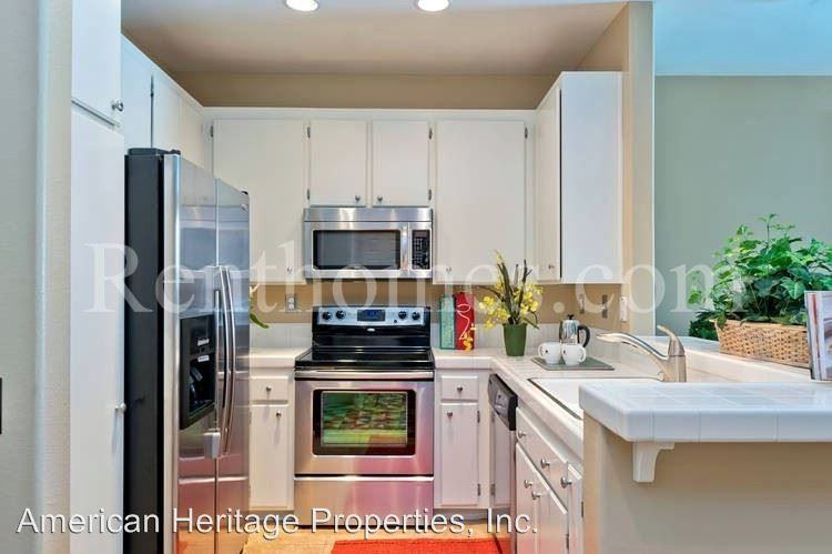 208 Camino De La Reina - Photo 2 of 12