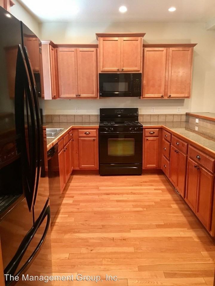 515 NE 85th Way - Photo 3 of 18