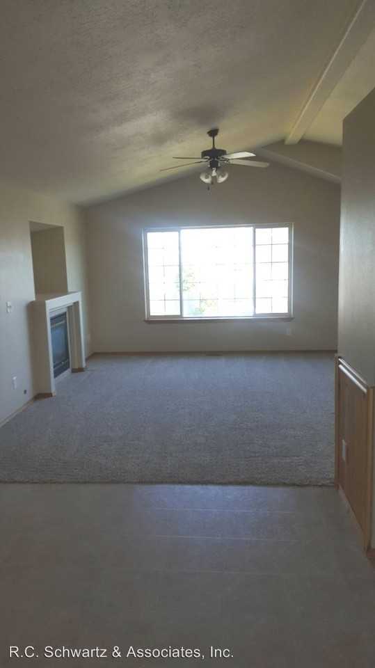 324 Frederick Ave - Photo 3 of 11