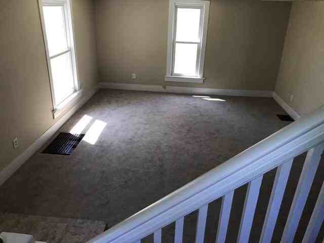 215 Summit St - Photo 3 of 16